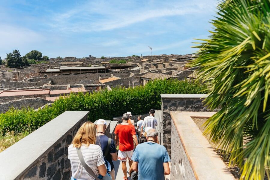 From Naples: Pompeii Ruins & Mount Vesuvius Day Tour - Pizza lunch at Pompeii: plan for simple, filling, and close
