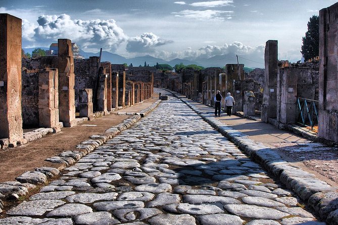 From Naples: Skip the Line Pompeii Guided Tour - Small Group - The emotional core of Pompeii, in AD 79 time