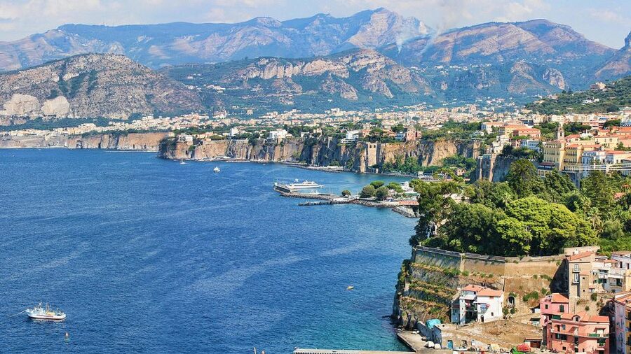 From Naples: Sorrento and Amalfi Coast Shared Day Trip - How the 1-hour stops and traffic shape your day