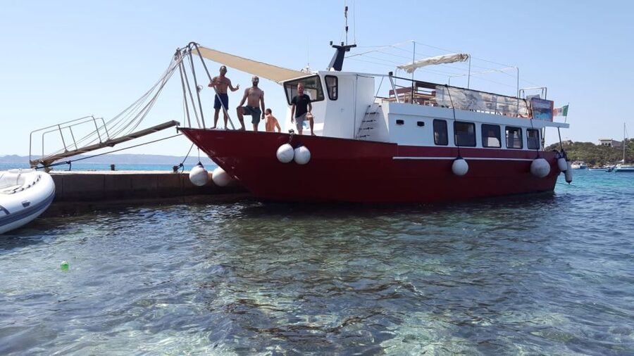From Palau: La Maddalena Archipelago Boat Tour with Pasta - Captain commentary: learning just enough to make the scenery stick