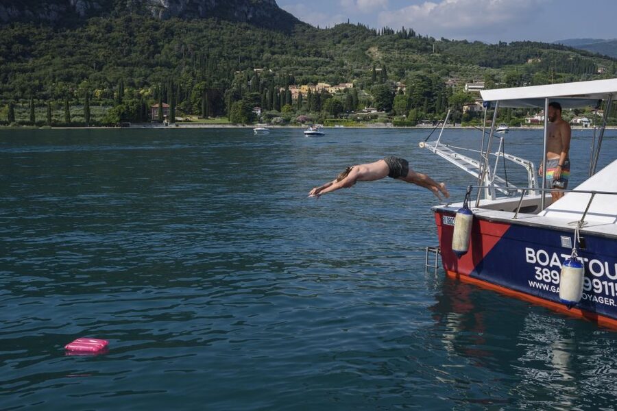 From Peschiera: Garda East Coast Cruise to Sirmione - The Swim Stop Off the Boat: How to Enjoy It Without Stress