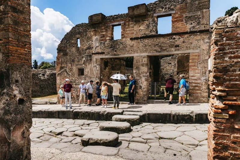 From Rome: Day Trip to Pompeii and Sorrento with Lunch - Lunch in the Pompeii Area: Convenient, but Timing Varies