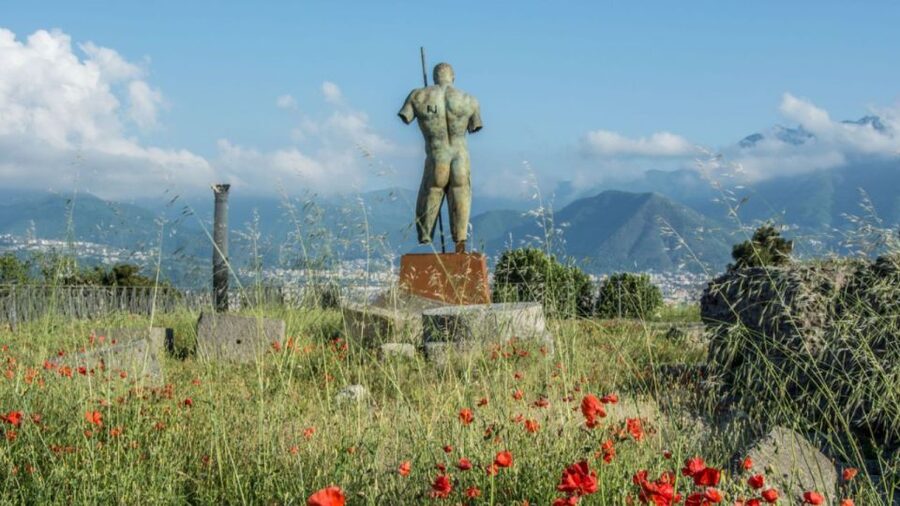 From Rome: Pompeii and Naples Day Trip by High-Speed Train - Lunch at a Historic Neapolitan Pizzeria: More Than a Break