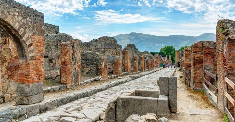 From Rome: Pompeii, Positano and Amalfi Full-Day Tour - Small-group transport in an air-conditioned minivan
