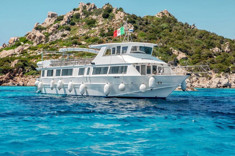 From Santa Teresa Gallura: La Maddalena Full-Day Boat Tour - Port logistics, check-in timing, and the cash landing fee