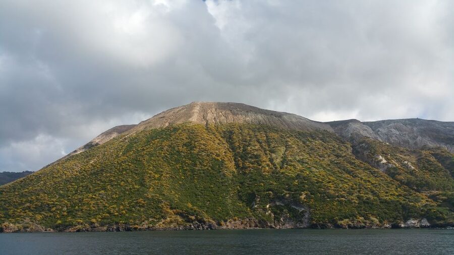 From Taormina: Lipari and Vulcano Mini Cruise Aeolian Tour - Getting to Milazzo by climate-controlled bus, then onto the boat