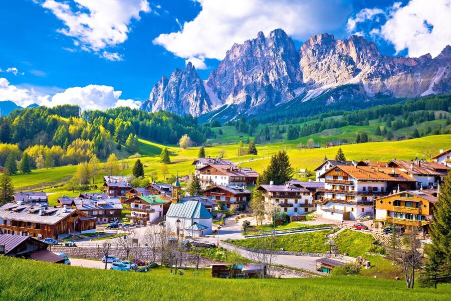 From Venice: Dolomites, Lake Misurina, and Cortina Day Trip - Winter route swaps: Lake Braies, San Candido, and Christmas markets