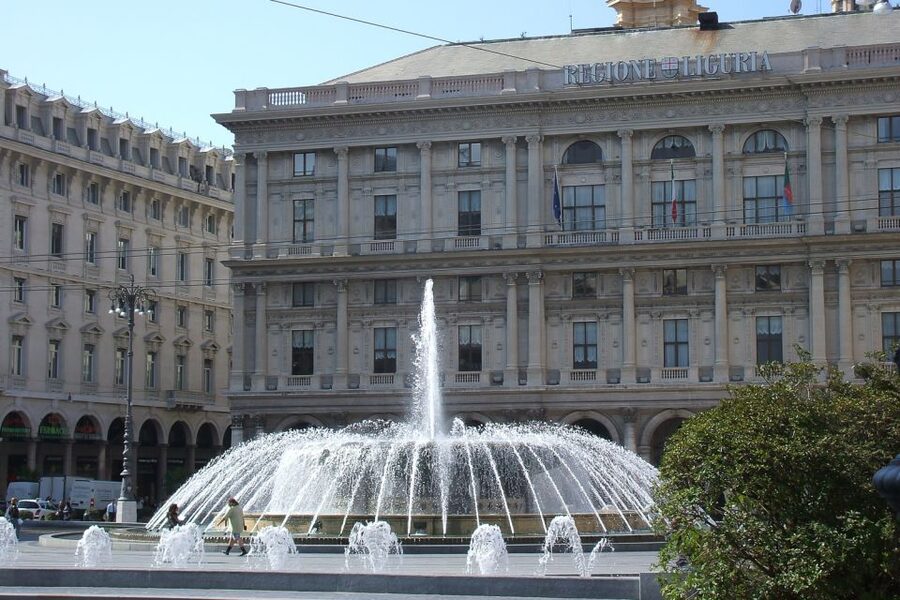 Genoa: 2-Hour Guided Walking Tour of the Historical Center - Caruggi streets and the UNESCO Rolli palaces you will actually understand