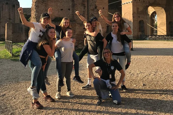 German Kolosseum und Forum Romanum - Why gladiators and politics make the Colosseum click