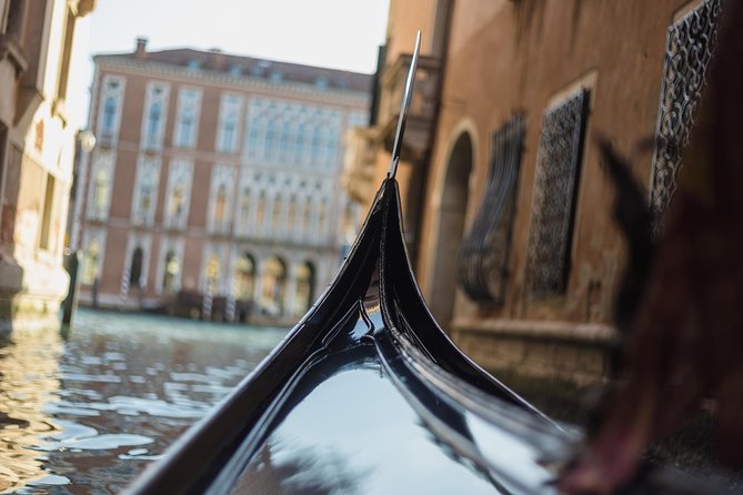 Grand Canal Gondola Experience with Live Commentary™ - Comfort, noise, and the “static problem” you should plan for