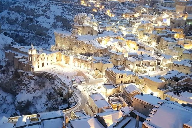 Guided Tour of Matera Sassi - Chiesa di S. Antonio Abate al Sasso Barisano: the rupestrian church moment