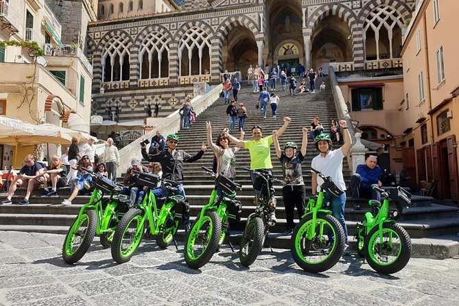 Guided tour of Naples by FAT electric bike - Castel dell’Ovo: the satisfying photo break