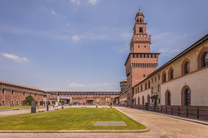 Historic Milan Tour with Skip-the-Line Last Supper Ticket - Via Dante and Piazza dei Mercanti: small streets, big historical vibes