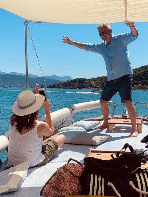 La Spezia: Cinque Terre and Portovenere Full-Day Boat Tour - Monesteroli break time: wine, food, and the kind of swim you remember