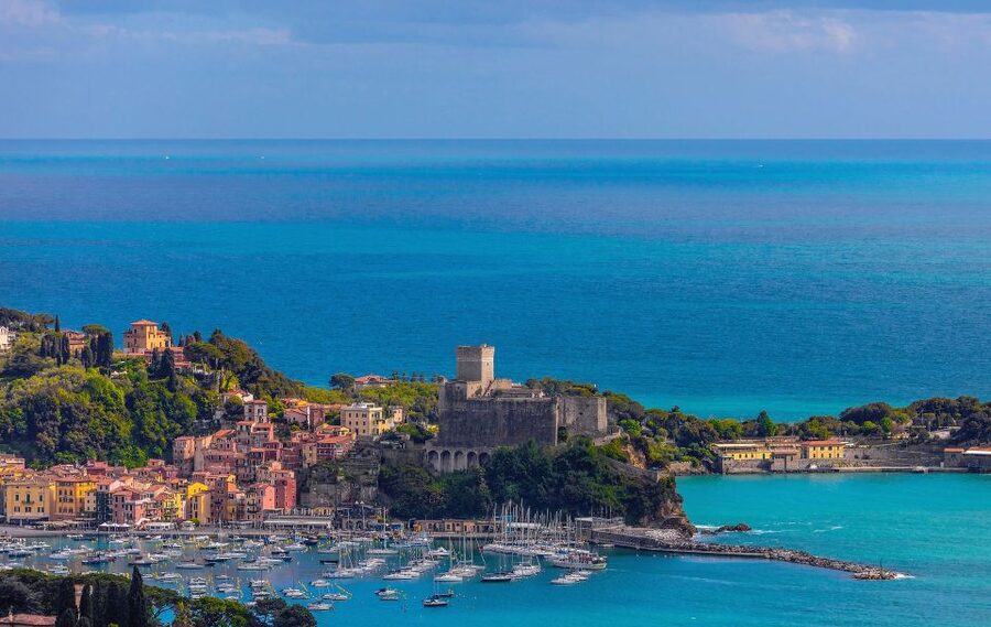 La Spezia: Cinque Terre and Portovenere Full-Day Boat Tour - Corniglia and its swim time: the middle-of-the-coast advantage