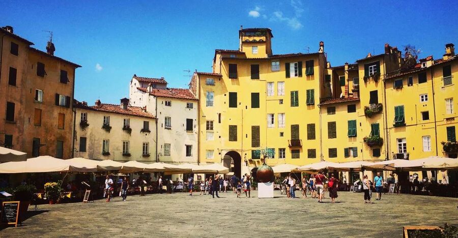 Lucca: 2-Hour City Center Walking Tour - San Frediano and Piazza Anfiteatro: neighborhoods and scale