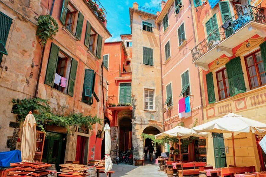 Milan: Cinque Terre Full-Day Guided Trip With Cruise - The Train Link to Sestri Levante and Back to Milan