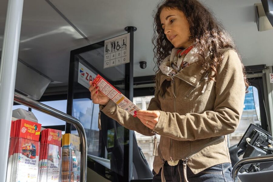 Milan: City Sightseeing Hop-On Hop-Off Bus with Audio Guide - Service experience: staff help, and what to watch for