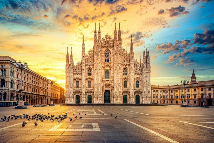 Milan Duomo Cathedral and Rooftop Terrace Guided Tour - Meeting at Piazza del Duomo, and finding your purple-shirt guide