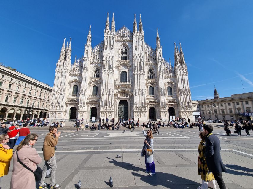 Milan: Duomo Rooftop and Cathedral Guided Tour with Tickets - Why the Duomo rooftop walk feels different from a normal Milan sightseeing stop
