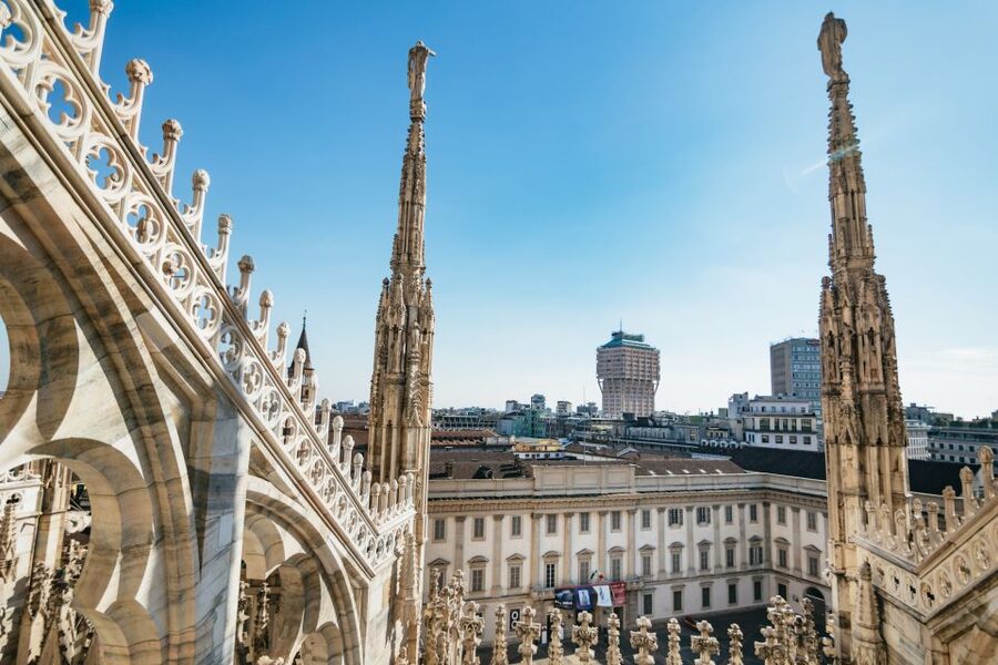 Milan: Duomo Rooftop and Cathedral Guided Tour with Tickets - Meeting point and what the first 10 minutes set up