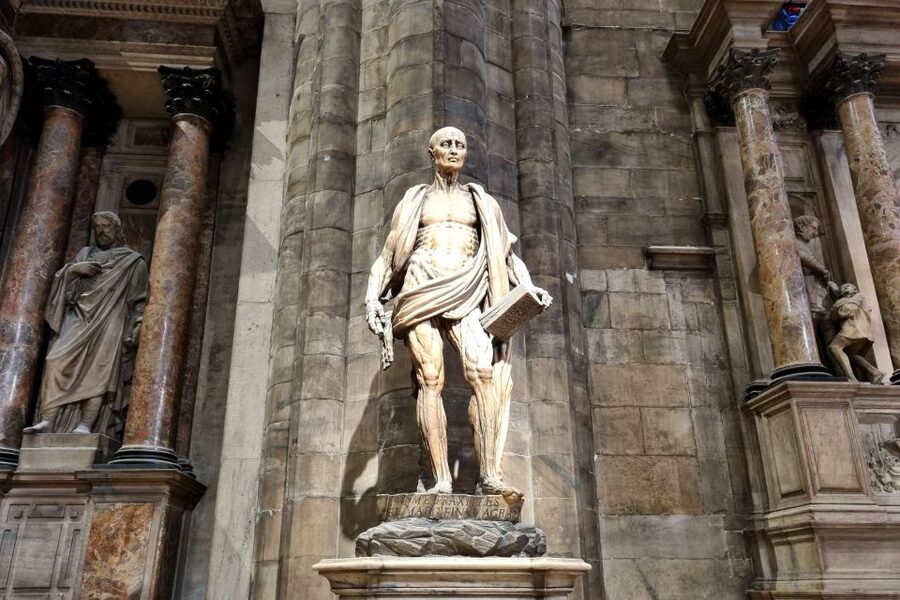 Milan: Duomo Rooftop and Cathedral Guided Tour with Tickets - The skip-the-line part that actually saves your trip