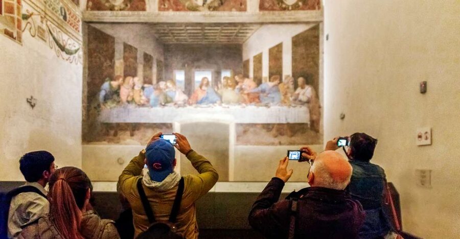 Milan: Guided Tour of Leonardo da Vinci's 'The Last Supper' - The pre-mural briefing outside: learning the story before you see the painting