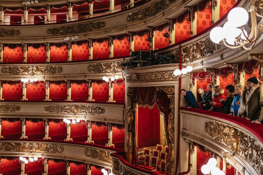 Milan: "Museo Teatrale Alla Scala" Guided Tour - Where to meet, and how to find the purple flag
