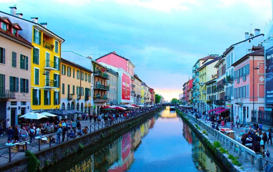Milan: Navigli Canal Boat Cruise - Entering the Navigli Canal by electric boat, 50 minutes that feel efficient
