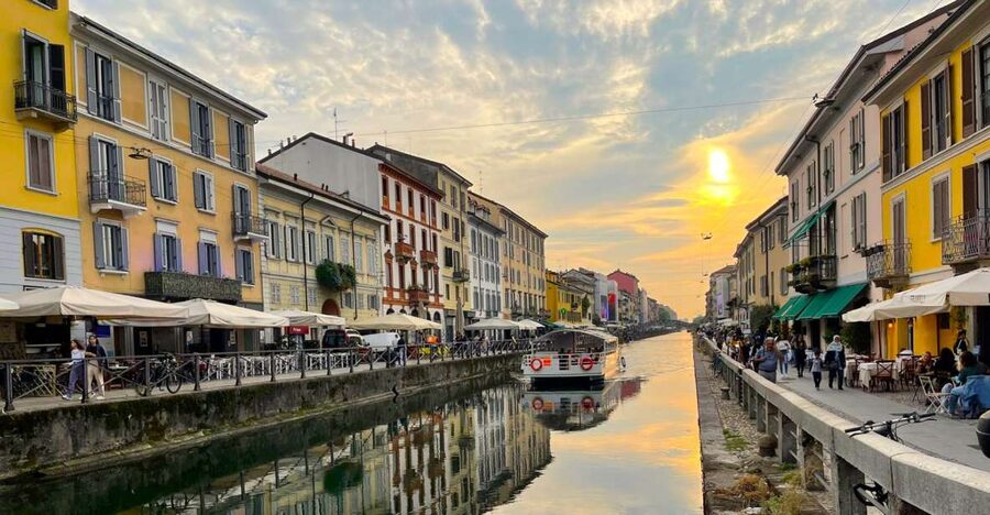 Milan: Navigli Canal Boat Cruise - Cruising Naviglio Grande toward Vicolo dei Lavandai