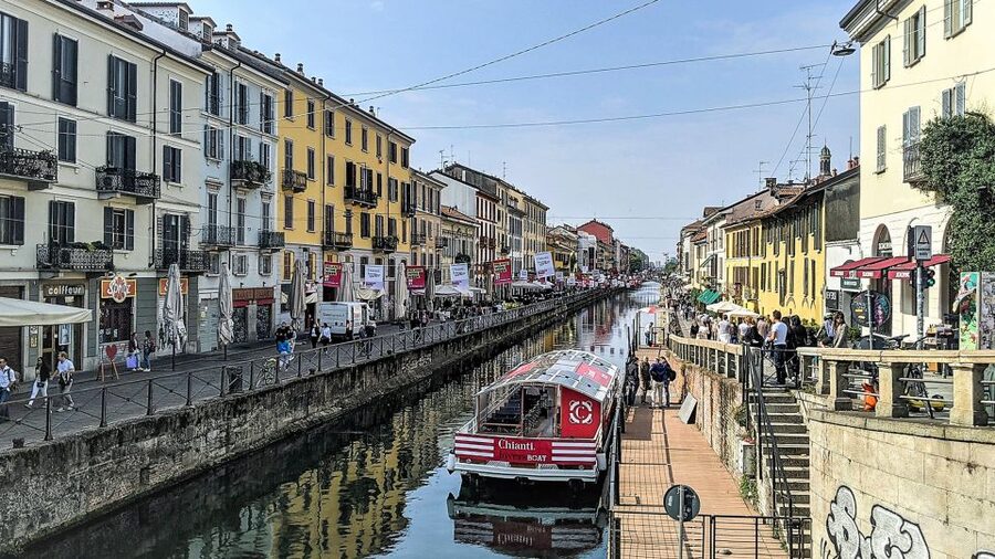 Milan: Navigli District Canal Boat Tour with Aperitivo - Naviglio Pavese photo stop: a second look that keeps the cruise from feeling repetitive