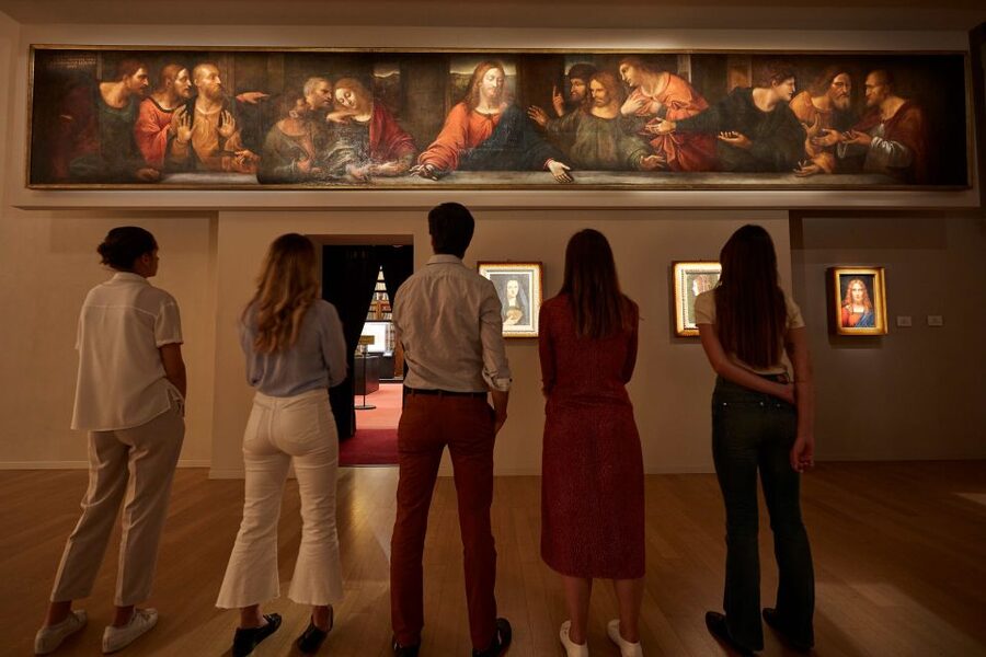 Milan: Pinacoteca Ambrosiana and San Sepolcro Crypt Ticket - Timing, closing hours, and how to avoid the rush
