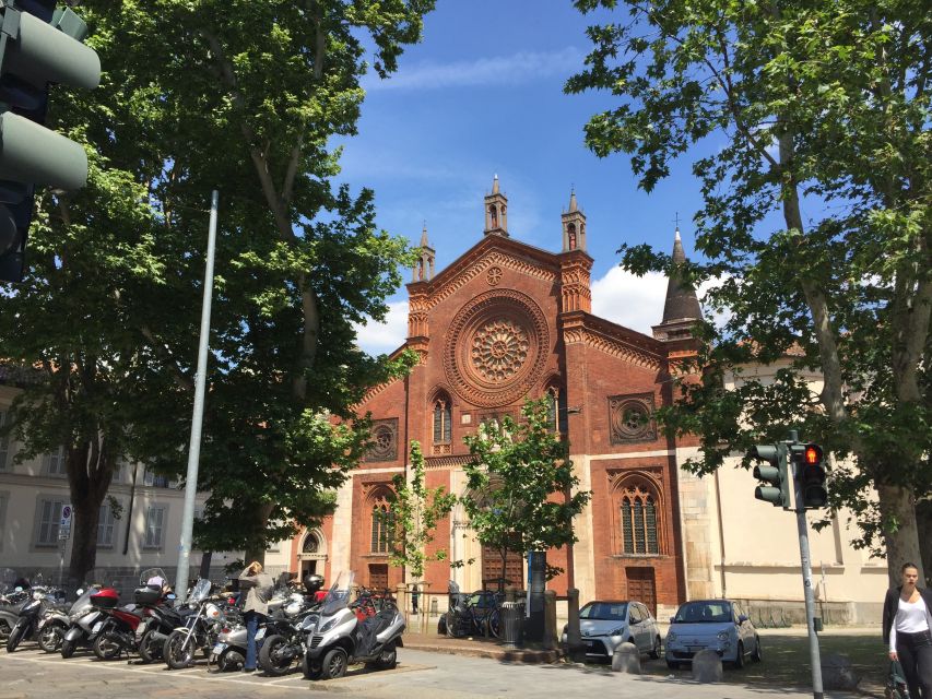 Milan: Pinacoteca Art Gallery and Brera District Guided Tour - Languages, group options, and who this tour suits best