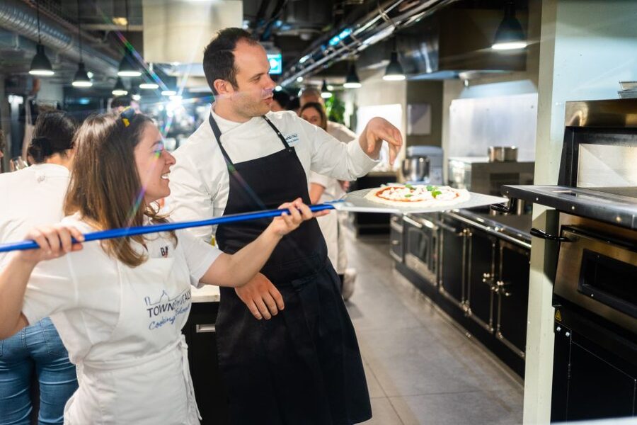 Milan: Pizza or Pasta and Gelato-Making Class with Wine - Pasta option: fresh noodles, then gelato payoff