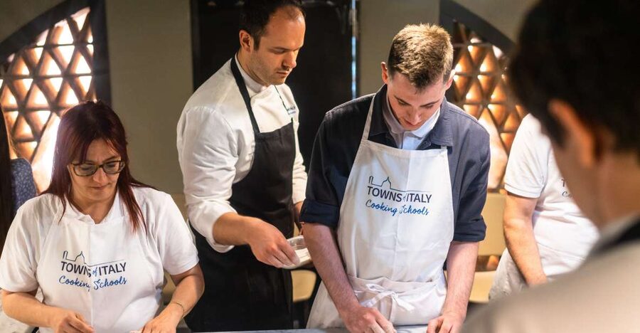 Milan: Pizza or Pasta and Gelato-Making Class with Wine - Finding the place near Milano Centrale without getting stuck outside