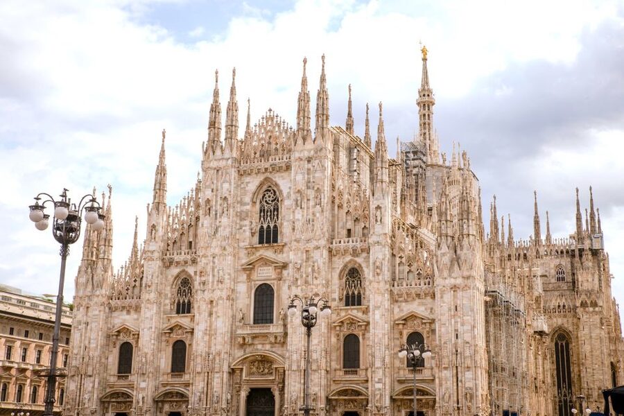 Milan: Priority Access Duomo and Rooftop Tour - Where to meet: the yellow TOUR kiosk