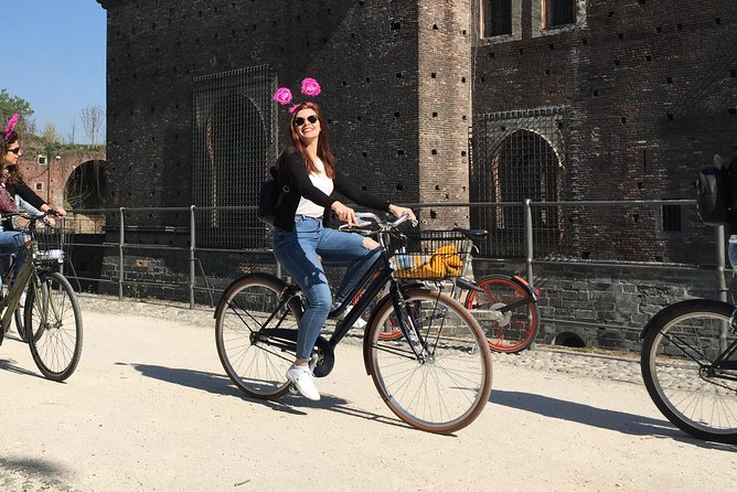 Milan's Hidden Gems: Unique Bike Tour (ENG, NL) - Stop 1 to 3: Bosco Verticale, Brera, and Sforza Castle in quick, visual bites