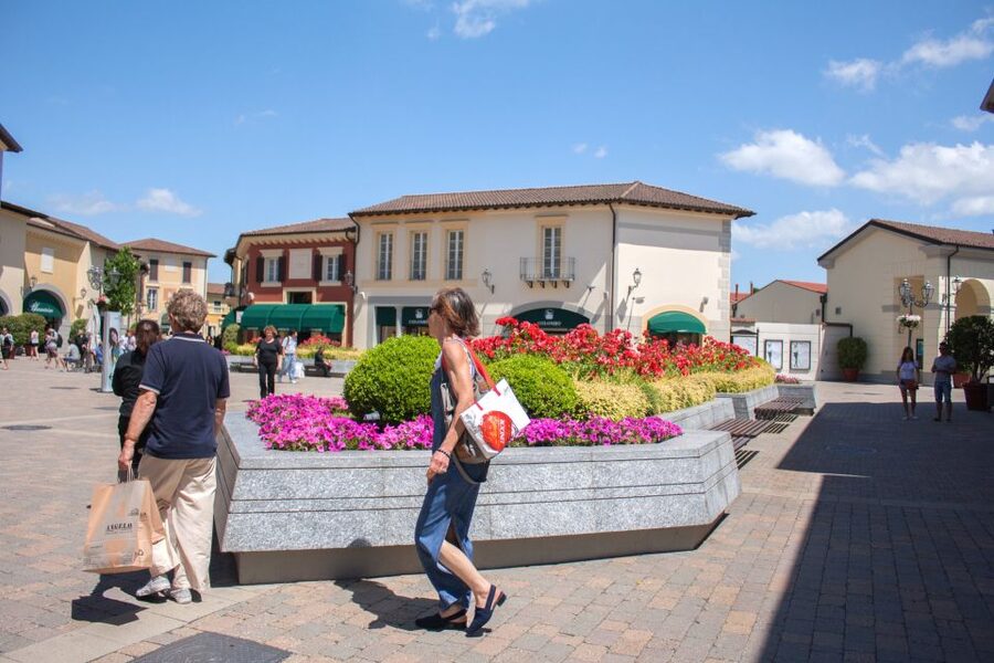 Milan: Serravalle Designer Outlet Roundtrip Bus Transfer - On-site breaks and the reality of a 6-hour free period
