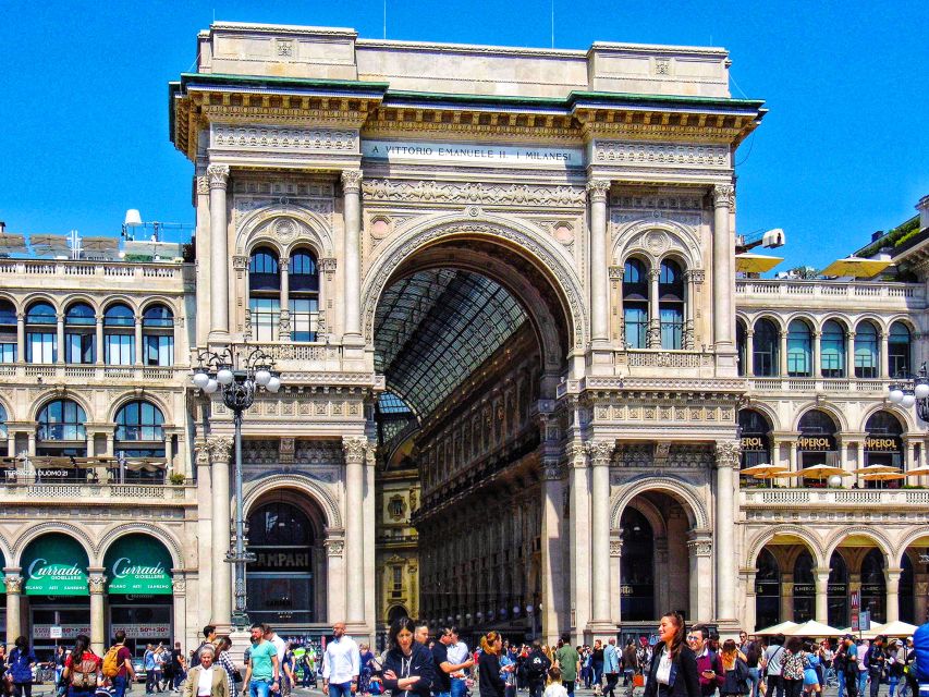 Milan: Skip-the-Line Guided Walk and "The Last Supper" - Spanish guide on a 3-hour walk: plan for language comfort