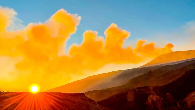 Mount Etna: Trek to 3000m with cable car and jeep - Who this tour suits best, and who should skip it