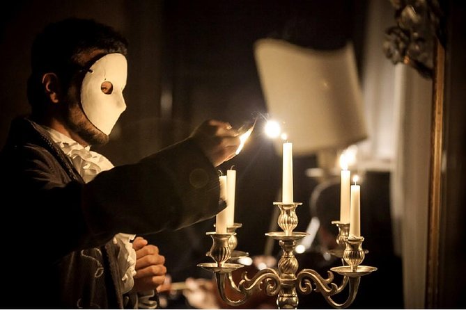 Musica a Palazzo 'Traveling Opera' Performance in Venice - Intermission Drink and the Libretto Question