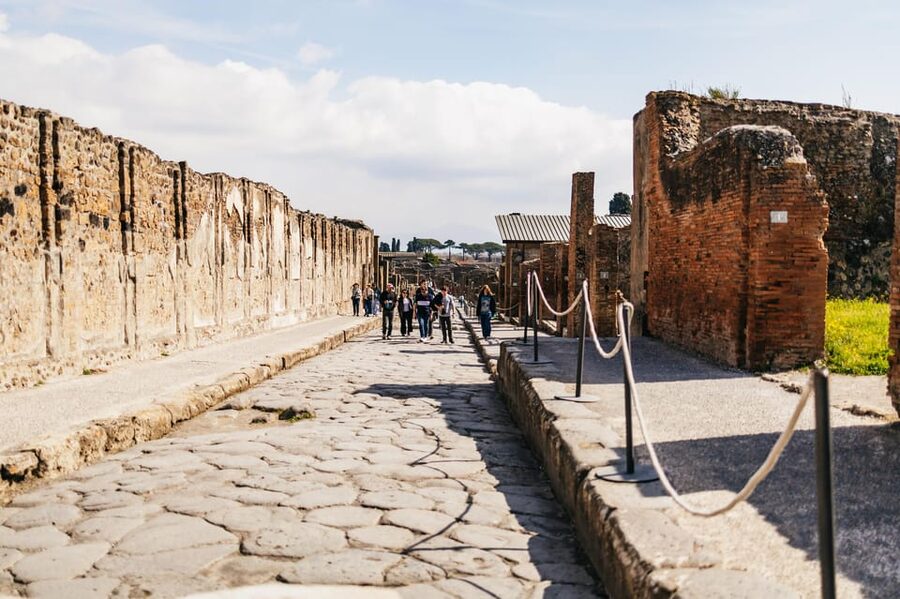 Naples: Pompeii and Mt. Vesuvius with Lunch and Wine Tasting - Getting from Naples: pickup points and a smooth day rhythm