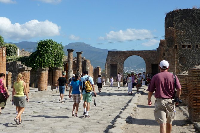Naples: Pompeii & Mt Vesuvius All-Inclusive Small Group w/ Lunch - Morning Pickup in Naples, Then an Efficient Run to Pompeii