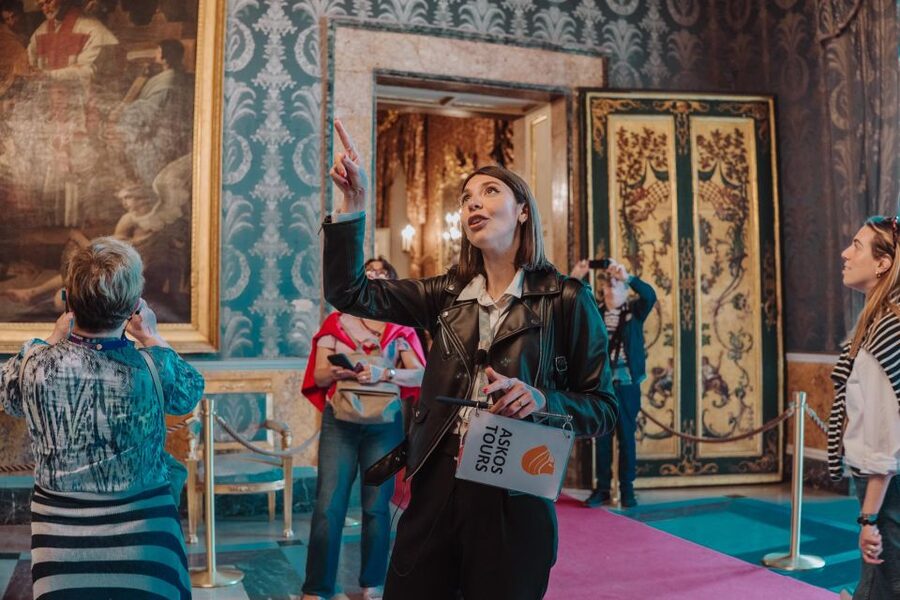 Naples: Royal Palace and Monumental Area Small Group Tour - Galleria Umberto I and Teatro San Carlo: Naples shows its cultural side