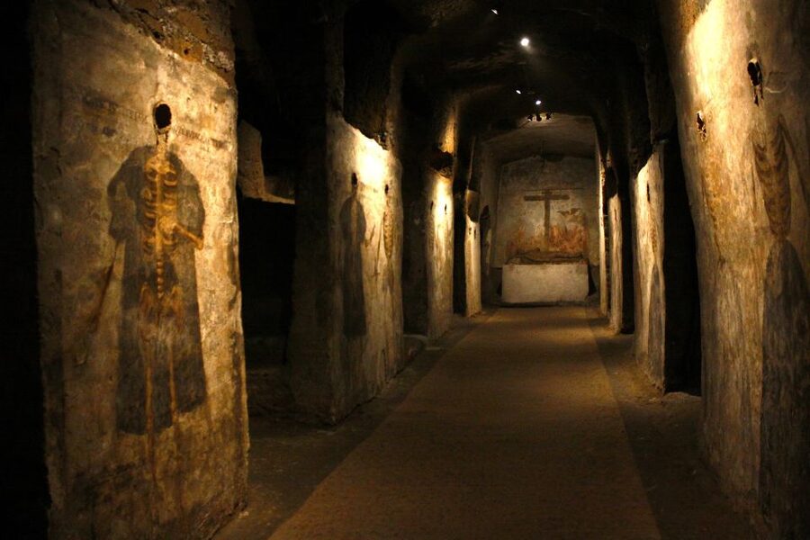Naples: San Gaudioso Catacombs Guided Tour - What you’ll see underground, from frescoes to skull displays