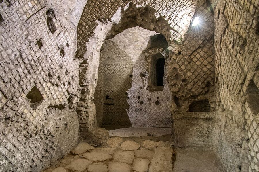 Naples: San Lorenzo Maggiore and Neapolis Sotterrata Ticket - Neapolis Sotterrata: descend 10 meters into the ancient Macellum market