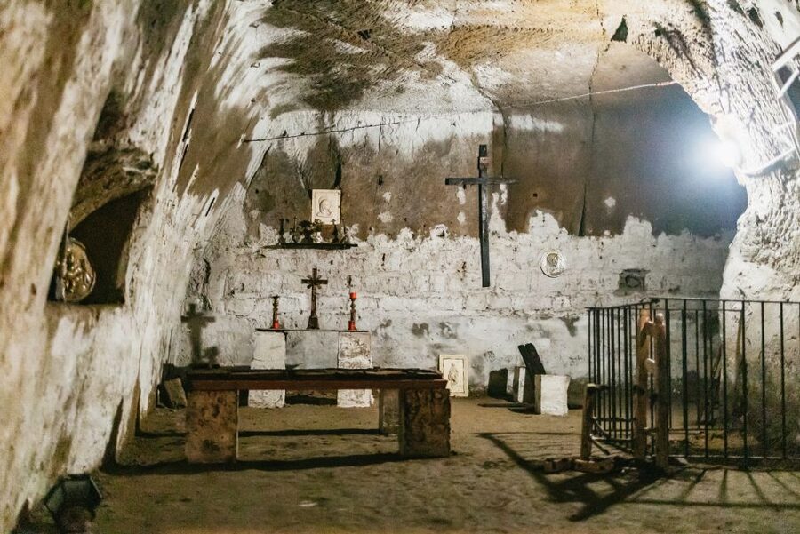 Naples: Spanish Quarters Underground Guided Tour - The Walk Itself, Darkness, Tight Passages, and Stairs