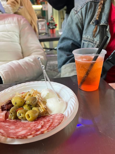 Naples: Street Food Experience With 6 Stops - Entering the Pignasecca market: what you will notice right away