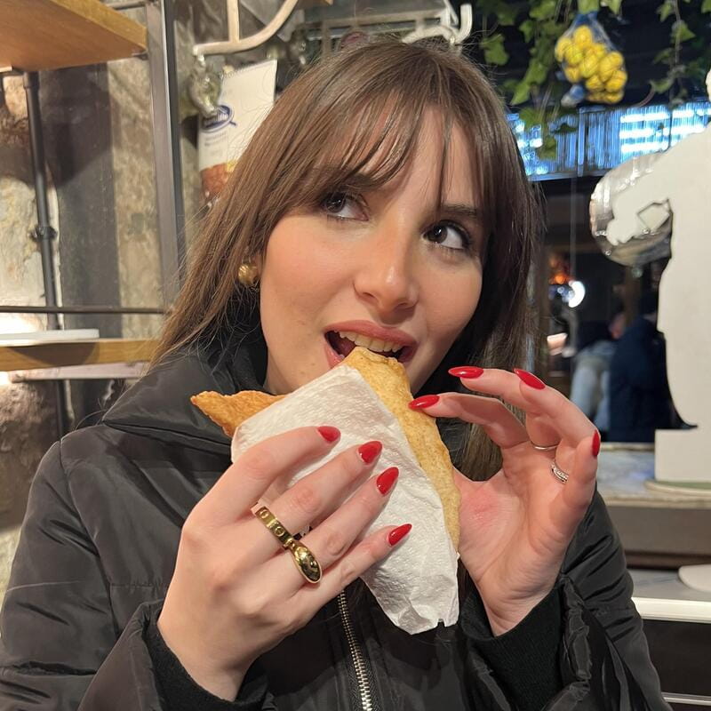 Naples: Street Food Walking Tour with Local Guide - Piazza Bellini Start: How the Tour Gets You Into Naples Fast