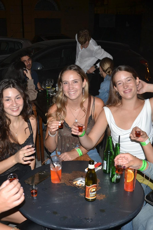 Palermo: Guided Bar Crawl with Shots and Discounts on Drinks - Palermo nightlife, simplified: the 21:30 Finch Lounge start